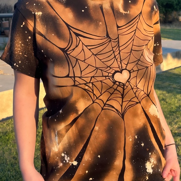SPIDER WEB HEART bleached design - Picture 2 of 2